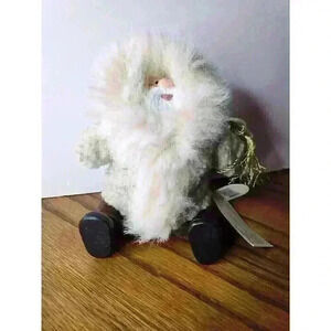 Winterberry the Eskimo by Kathleen Kelly Critter Figurine Retired NEW